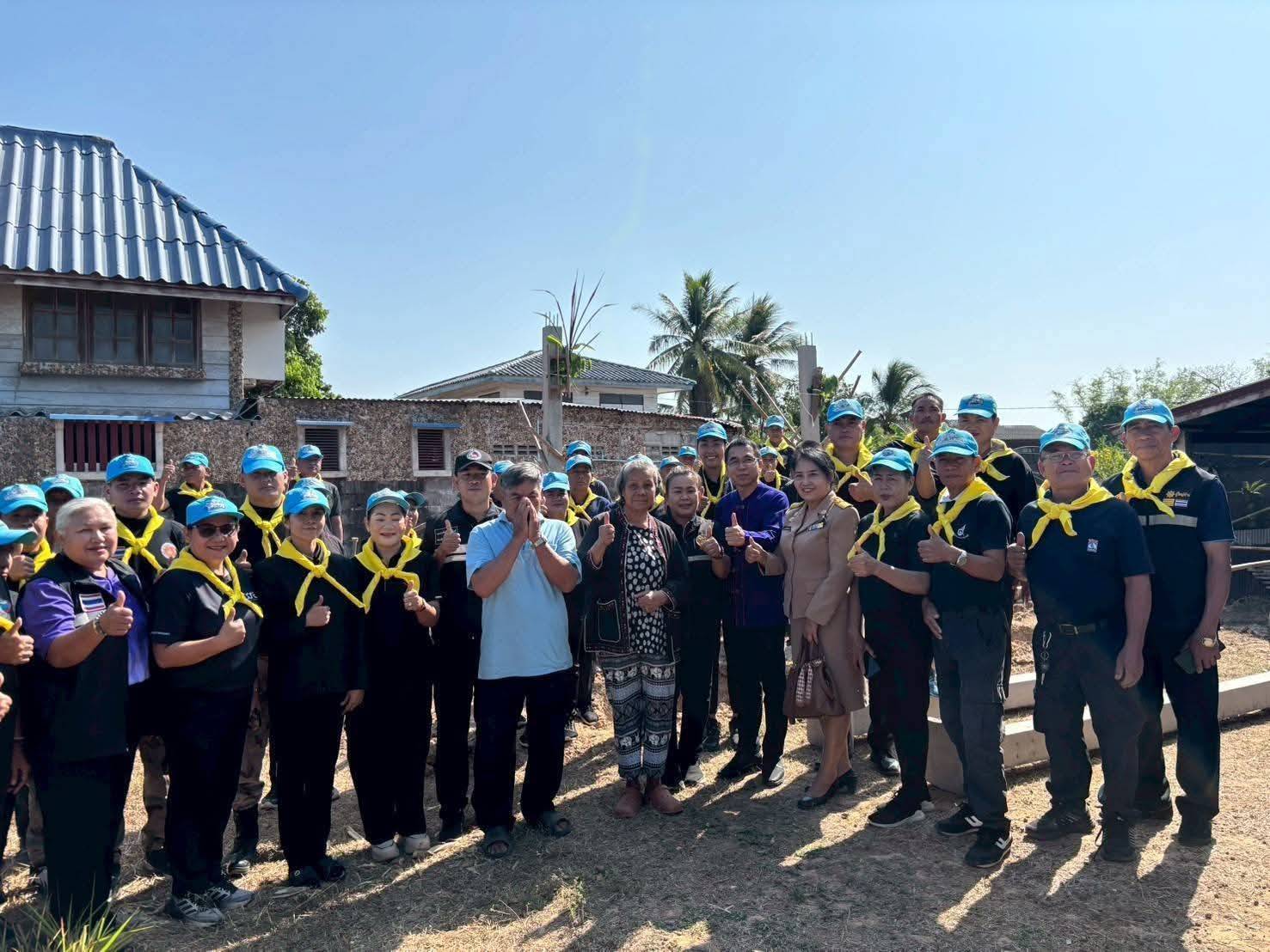 พช.ดอนตาล ร่วมพิธีลงเสาเอกบ้านกาชาดสร้างสุข อำเภอดอนตาล จังหวัดมุกดาหาร