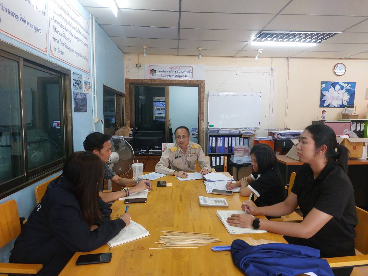 พช.ดอนตาล ประชุมเจ้าหน้าที่สำนักงานพัฒนาชุมชนอำเภอดอนตาล ประจำเดือนเมษายน 2569 